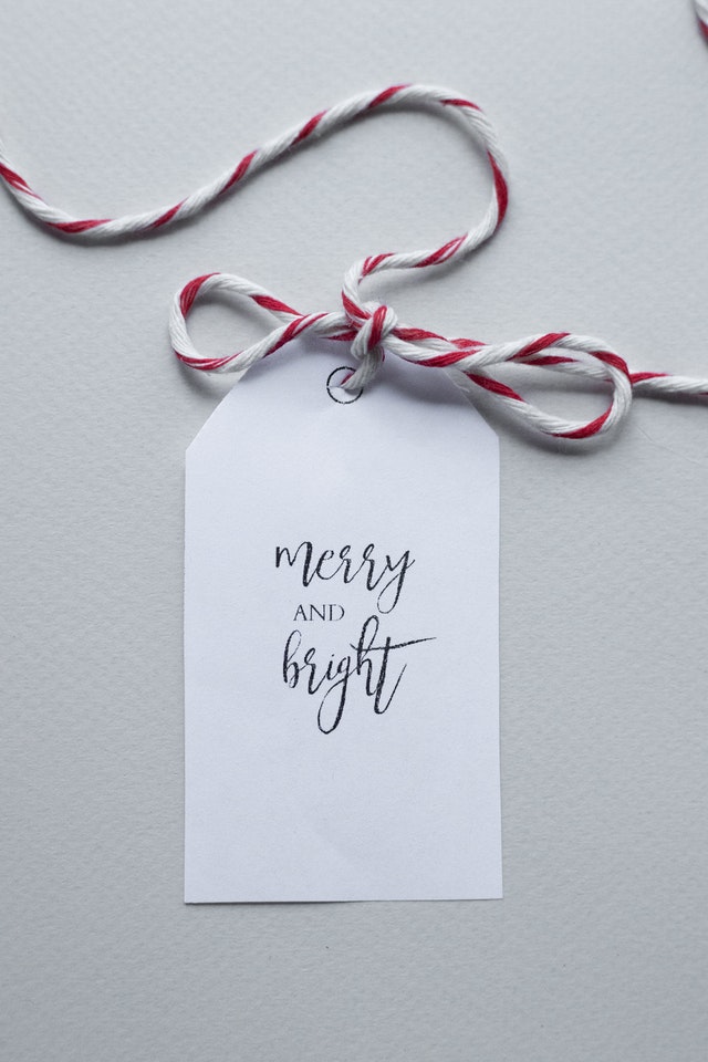present tag with red and white string